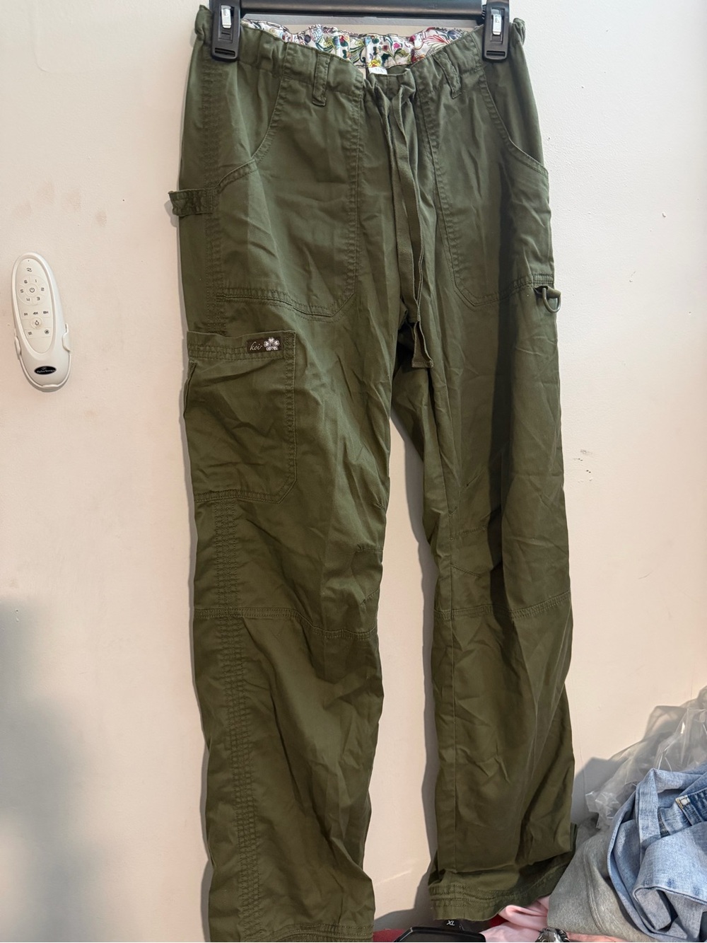 koi by Kathy Peterson Lindsey Cargo Scrub Pants Olive Green XS Tall XST EUC